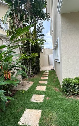 Casa de condomínio à venda com 500m², 4 quartos e 4 vagas Casa de condomínio à venda com 500m², 4 quartos e 4 vagasQuintal
