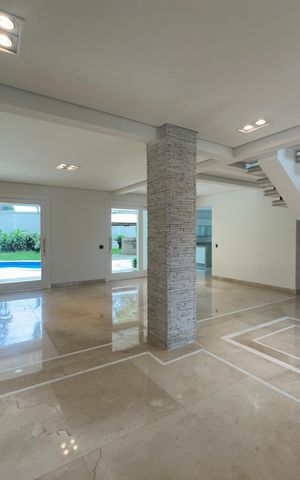 Casa de condomínio à venda com 500m², 4 quartos e 4 vagas Casa de condomínio à venda com 500m², 4 quartos e 4 vagasSala