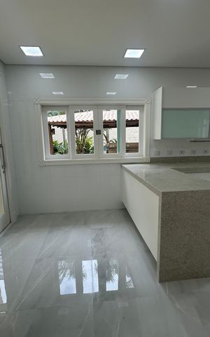 Casa de condomínio à venda com 500m², 4 quartos e 4 vagas Casa de condomínio à venda com 500m², 4 quartos e 4 vagasCozinha