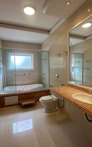 Casa de condomínio à venda com 500m², 4 quartos e 4 vagas Casa de condomínio à venda com 500m², 4 quartos e 4 vagasBanheiro Social