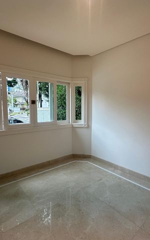 Casa de condomínio à venda com 500m², 4 quartos e 4 vagas Casa de condomínio à venda com 500m², 4 quartos e 4 vagasEscritório