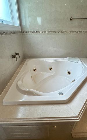 Casa de condomínio à venda com 500m², 4 quartos e 4 vagas Casa de condomínio à venda com 500m², 4 quartos e 4 vagasBanheiro da Suíte 2