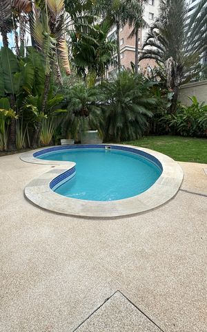 Casa de condomínio à venda com 500m², 4 quartos e 4 vagas Casa de condomínio à venda com 500m², 4 quartos e 4 vagasPiscina