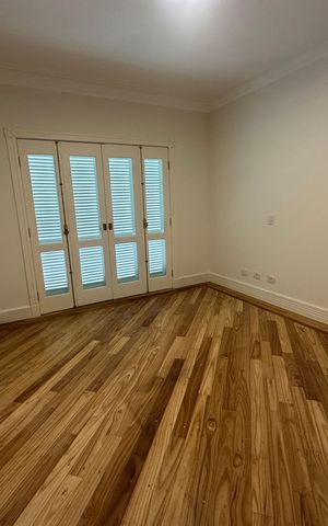 Casa de condomínio à venda com 500m², 4 quartos e 4 vagas Casa de condomínio à venda com 500m², 4 quartos e 4 vagasQuarto 1