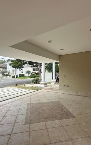 Casa de condomínio à venda com 500m², 4 quartos e 4 vagas Casa de condomínio à venda com 500m², 4 quartos e 4 vagasGaragem