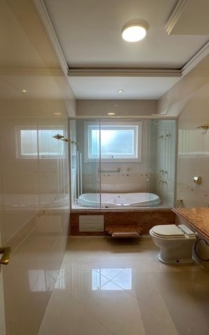 Casa de condomínio à venda com 500m², 4 quartos e 4 vagas Casa de condomínio à venda com 500m², 4 quartos e 4 vagasBanheiro Social