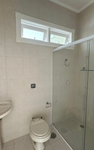 Casa de condomínio à venda com 500m², 4 quartos e 4 vagas Casa de condomínio à venda com 500m², 4 quartos e 4 vagasBanheiro de serviço