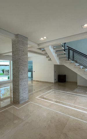Casa de condomínio à venda com 500m², 4 quartos e 4 vagas Casa de condomínio à venda com 500m², 4 quartos e 4 vagasSala