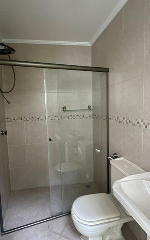 Casa de condomínio à venda com 500m², 4 quartos e 4 vagas Casa de condomínio à venda com 500m², 4 quartos e 4 vagasÁrea comum