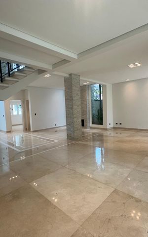 Casa de condomínio à venda com 500m², 4 quartos e 4 vagas Casa de condomínio à venda com 500m², 4 quartos e 4 vagasSala