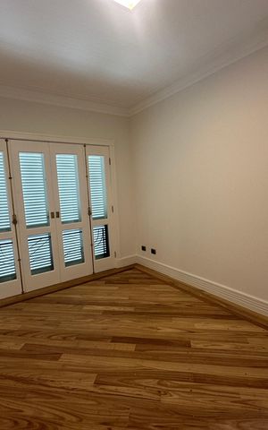 Casa de condomínio à venda com 500m², 4 quartos e 4 vagas Casa de condomínio à venda com 500m², 4 quartos e 4 vagasSuíte 1