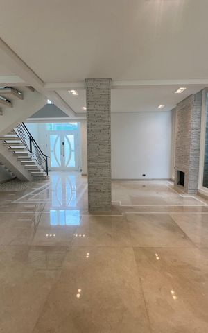 Casa de condomínio à venda com 500m², 4 quartos e 4 vagas Casa de condomínio à venda com 500m², 4 quartos e 4 vagasSala