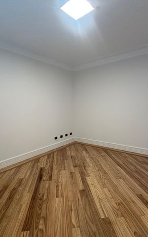 Casa de condomínio à venda com 500m², 4 quartos e 4 vagas Casa de condomínio à venda com 500m², 4 quartos e 4 vagasSuíte 2