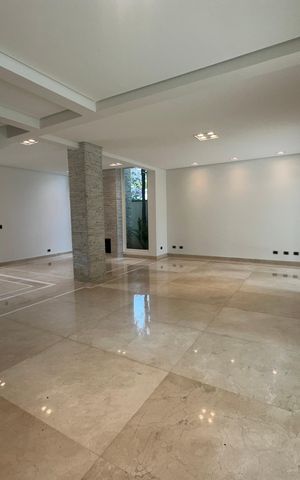 Casa de condomínio à venda com 500m², 4 quartos e 4 vagas Casa de condomínio à venda com 500m², 4 quartos e 4 vagasSala