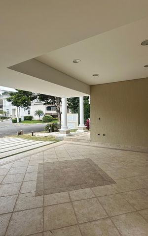 Casa de condomínio à venda com 500m², 4 quartos e 4 vagas Casa de condomínio à venda com 500m², 4 quartos e 4 vagasGaragem