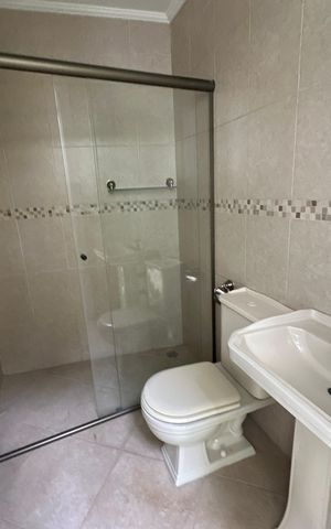 Casa de condomínio à venda com 500m², 4 quartos e 4 vagas Casa de condomínio à venda com 500m², 4 quartos e 4 vagasÁrea comum