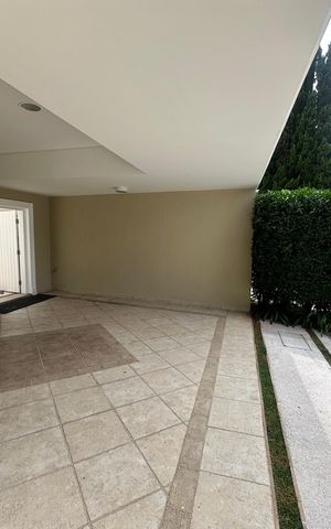 Casa de condomínio à venda com 500m², 4 quartos e 4 vagas Casa de condomínio à venda com 500m², 4 quartos e 4 vagasGaragem