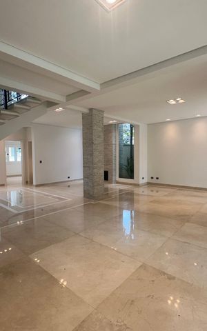 Casa de condomínio à venda com 500m², 4 quartos e 4 vagas Casa de condomínio à venda com 500m², 4 quartos e 4 vagasSala