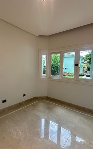 Casa de condomínio à venda com 500m², 4 quartos e 4 vagas Casa de condomínio à venda com 500m², 4 quartos e 4 vagasEscritório