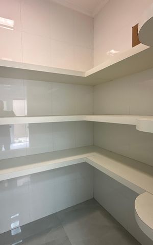 Casa de condomínio à venda com 500m², 4 quartos e 4 vagas Casa de condomínio à venda com 500m², 4 quartos e 4 vagasDespensa