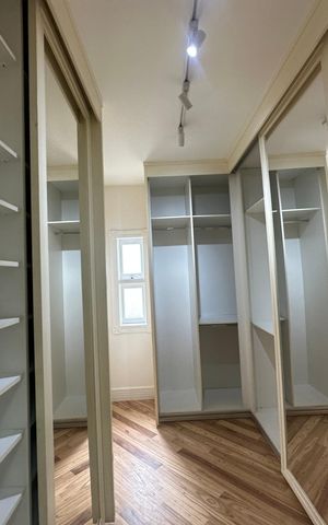 Casa de condomínio à venda com 500m², 4 quartos e 4 vagas Casa de condomínio à venda com 500m², 4 quartos e 4 vagasCloset