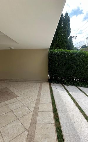 Casa de condomínio à venda com 500m², 4 quartos e 4 vagas Casa de condomínio à venda com 500m², 4 quartos e 4 vagasGaragem