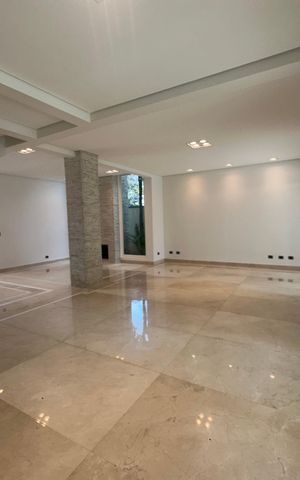 Casa de condomínio à venda com 500m², 4 quartos e 4 vagas Casa de condomínio à venda com 500m², 4 quartos e 4 vagasSala