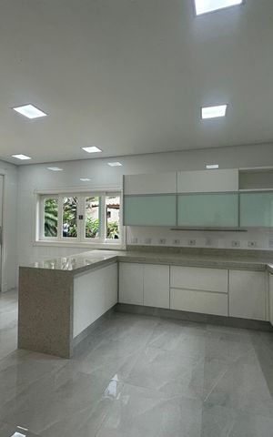 Casa de condomínio à venda com 500m², 4 quartos e 4 vagas Casa de condomínio à venda com 500m², 4 quartos e 4 vagasCozinha