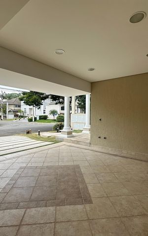 Casa de condomínio à venda com 500m², 4 quartos e 4 vagas Casa de condomínio à venda com 500m², 4 quartos e 4 vagasGaragem
