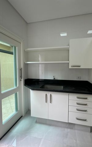 Casa de condomínio à venda com 500m², 4 quartos e 4 vagas Casa de condomínio à venda com 500m², 4 quartos e 4 vagasÁrea de Serviço