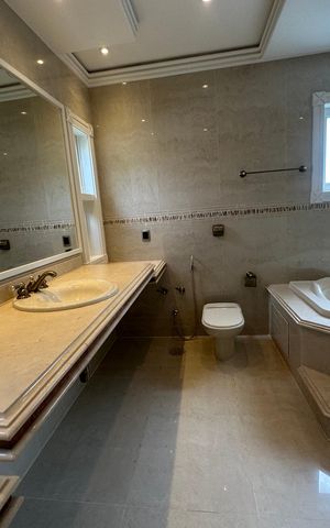 Casa de condomínio à venda com 500m², 4 quartos e 4 vagas Casa de condomínio à venda com 500m², 4 quartos e 4 vagasBanheiro da Suíte 2