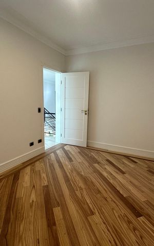Casa de condomínio à venda com 500m², 4 quartos e 4 vagas Casa de condomínio à venda com 500m², 4 quartos e 4 vagasSuíte 1