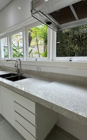 Casa de condomínio à venda com 500m², 4 quartos e 4 vagas Casa de condomínio à venda com 500m², 4 quartos e 4 vagasCozinha