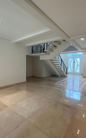 Casa de condomínio à venda com 500m², 4 quartos e 4 vagas Casa de condomínio à venda com 500m², 4 quartos e 4 vagasSala