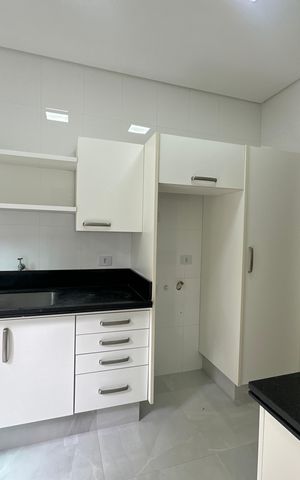 Casa de condomínio à venda com 500m², 4 quartos e 4 vagas Casa de condomínio à venda com 500m², 4 quartos e 4 vagasÁrea de Serviço