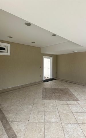 Casa de condomínio à venda com 500m², 4 quartos e 4 vagas Casa de condomínio à venda com 500m², 4 quartos e 4 vagasGaragem