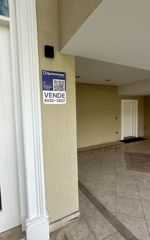 Casa de condomínio à venda com 500m², 4 quartos e 4 vagas Casa de condomínio à venda com 500m², 4 quartos e 4 vagasFachada