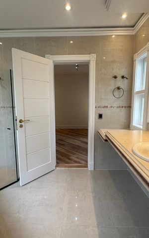 Casa de condomínio à venda com 500m², 4 quartos e 4 vagas Casa de condomínio à venda com 500m², 4 quartos e 4 vagasBanheiro da Suíte 2