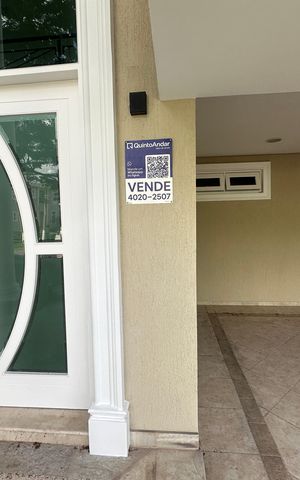 Casa de condomínio à venda com 500m², 4 quartos e 4 vagas Casa de condomínio à venda com 500m², 4 quartos e 4 vagasFachada