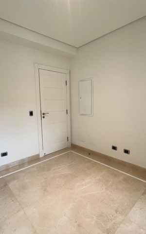 Casa de condomínio à venda com 500m², 4 quartos e 4 vagas Casa de condomínio à venda com 500m², 4 quartos e 4 vagasEscritório