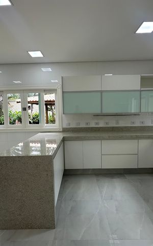 Casa de condomínio à venda com 500m², 4 quartos e 4 vagas Casa de condomínio à venda com 500m², 4 quartos e 4 vagasCozinha