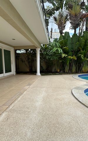 Casa de condomínio à venda com 500m², 4 quartos e 4 vagas Casa de condomínio à venda com 500m², 4 quartos e 4 vagasPiscina