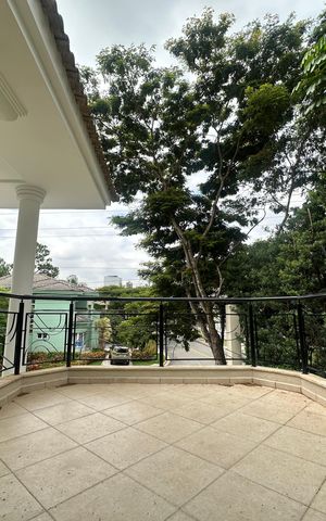 Casa de condomínio à venda com 500m², 4 quartos e 4 vagas Casa de condomínio à venda com 500m², 4 quartos e 4 vagasVaranda