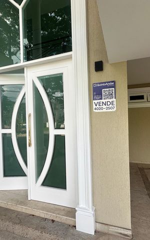 Casa de condomínio à venda com 500m², 4 quartos e 4 vagas Casa de condomínio à venda com 500m², 4 quartos e 4 vagasFachada