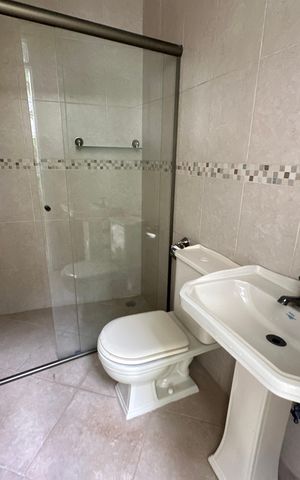 Casa de condomínio à venda com 500m², 4 quartos e 4 vagas Casa de condomínio à venda com 500m², 4 quartos e 4 vagasÁrea comum