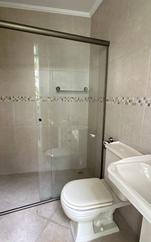 Casa de condomínio à venda com 500m², 4 quartos e 4 vagas Casa de condomínio à venda com 500m², 4 quartos e 4 vagasÁrea comum