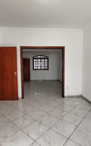 Casa à venda com 360m², 4 quartos e 6 vagas