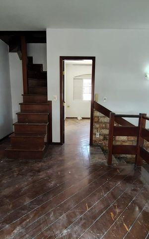 Casa à venda com 360m², 4 quartos e 6 vagas