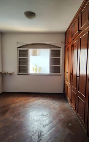 Casa à venda com 360m², 4 quartos e 6 vagas