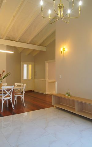 Casa à venda com 388m², 4 quartos e 4 vagasSala